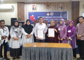 Penandatanganan kerja sama atau MoU antara pihak KPU Bone Bolango bersama UNBITA Gorontalo, Senin (1/8/2022) (muhajir/gopos)