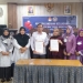 Penandatanganan kerja sama atau MoU antara pihak KPU Bone Bolango bersama UNBITA Gorontalo, Senin (1/8/2022) (muhajir/gopos)