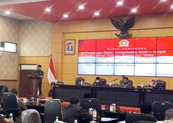 Wakil Wali Kota Blitar, Tjutjuk Sunario saat menyampaikan KUPA PPAS Perubahan Tahun 2022 (foto: thoha/gopos.id)