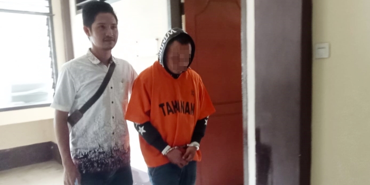 HMI alias Eman diamankan Polres Gorontalo Kota lantaran diduga mencuri smartphone di salah satu toko di Kota Gorontalo (sari/gopos)