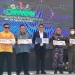 BI Gorontalo menyerahkan pengenalan uang rupiah baru kepada pimpinan daerah Kabupaten/Kota di Gorontalo saat pelaksanaan Pekan Qris Nasional, Jumat (19/8/2022) (muhajir/gopos)