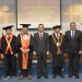 Funco Tanipu berpose bersama para penguji usai mempertahankan disertasinya yang berjudul Analisis Penyebaran Covid-19 Dengan Pendekatan Sosio-Kultural Masyarakat Gorontalo pada Selasa, (23/8/2022) di Universitas Hasanuddin Makassar (istimewa)