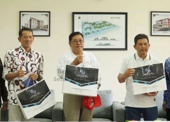 Wali Kota Blitar, Santoso (tengah) saat bersilaturahmi di Kampus AKN Putra Sang Fajar, Kota Blitar, Sabtu (20/8/2022). (foto: Bagian Umum Kota Blitar)