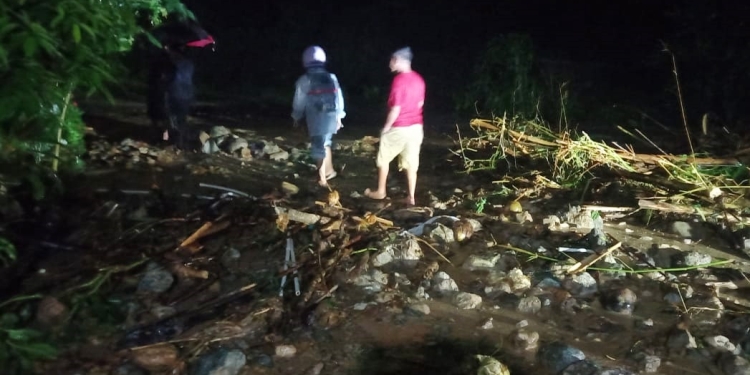 Longsor di Desa Taludaa, Kecamatan Bone menyebabkan akses Gorontalo-Bolsel putus, Selasa (30/8/2022) (istimewa)