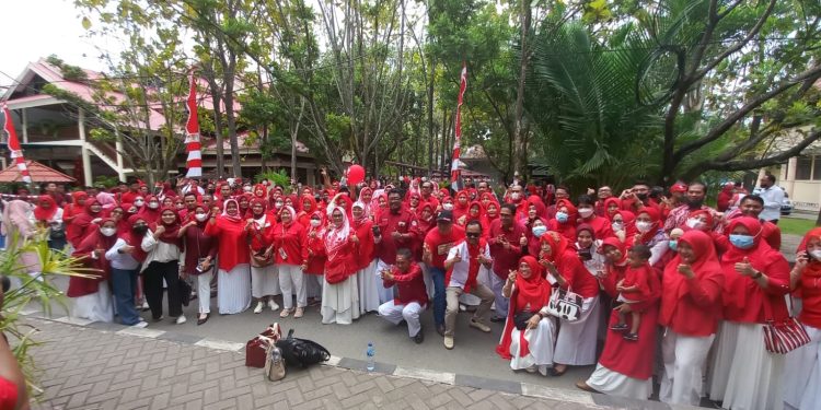 Civitas akademika pascasarjana UNG merayakan hari kemerdekaan ke 77 RI (istimewa)
