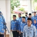 Thariq Modanggu saat memimpin apel Korpri di lingkungan Pemerintah Kabupaten Gorontalo Utara. (foto.istimewa)