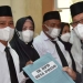 Thariq Modanggu saat melantik pengurus Penjabat Kades dan Pengurus BPD. (foto.istimewa)