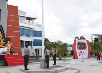 Pelaksanaan upacara bendera di halaman rektor UNG, Rbau (17/8/2022) (Dok. UNG)