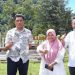 Sumitro Datunsolang didampingi Kabid Pengelolaan Informasi dan Komunikasi Publik, Aljum Konawe dan beberapa pihak di sela-sela melakukan sosialisasi dan survey terkait program GDV di Kecamatan Tolinggula. (foto.istimewa)