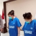 STK alias Sheren dan MNL alias Nathalia saat diamankan pihak kepolisian di Mapolres Gorontalo Kota, karena diduga mempekerjakan anak di bawah umur. (foto.sari/gopos)