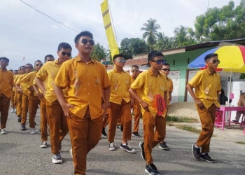 Ribuan siswa siswi Sekolah Dasar (SD) dan Sekolah Menengah Pertama (SMP) di Kecamatan Lemito, Kabupaten Pohuwato meriahkan lomba gerak jalan dalam menyambut HUT ke-77 RI. (foto.yusuf/gopos)