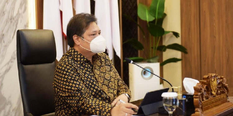 Menteri Koordinator Bidang Perekonomian Airlangga Hartarto dalam Konferensi Pers tentang Pertumbuhan Ekonomi Indonesia kuartal II tahun 2022, Jumat (5/08).