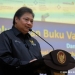 Menteri Koordinator Bidang Perekonomian Airlangga Hartarto dalam acara Peluncuran Buku Laporan Vaksinasi Covid-19 dan Diskusi Panel Evaluasi, Tantangan, dan Capaian Vaksinasi Covid-19 di Kantor Kemenko Perekonomian, Kamis (11/08).