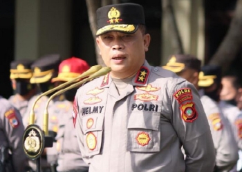 Kapolda Gorontalo, Irjen Pol. Helmy Santika saat memimpin apel kesiapan pengamanan unjuk rasa menolak kenaikan BBM yang rencana akan digelar di Bundaran Hulondalo Indah /Saronde Kota Gorontalo, Jum'at (9/9/2022) pagi tadi di Lapangan Mapolda Gorontalo. (Foto: Humas Polda Gorontalo)