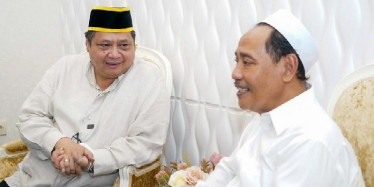 Ketua Umum Partai Golkar Airlangga Hartarto bersilaturahim ke Pesantren Zainul Hasan (PZH) Genggong, pada Rabu (14/9/2022). Kedatangan Airlangga diterima langsung KH Moh Hasan Mutawakkil Alallah