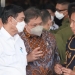 Presiden Jokowi saat bertemu Menko Airlangga Hartarto dalam arahan kepala daerah, di JCC, Jakarta, Kamis (29/9).