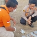 Kapolrestabes Semarang Kombes Pol.Irwan Anwar mengecek temuan tulang dari bagian jasad terbakar di kawasan Marina, Kota Semarang, Rabu (14/9/2022). (ANTARA/Suara.com)