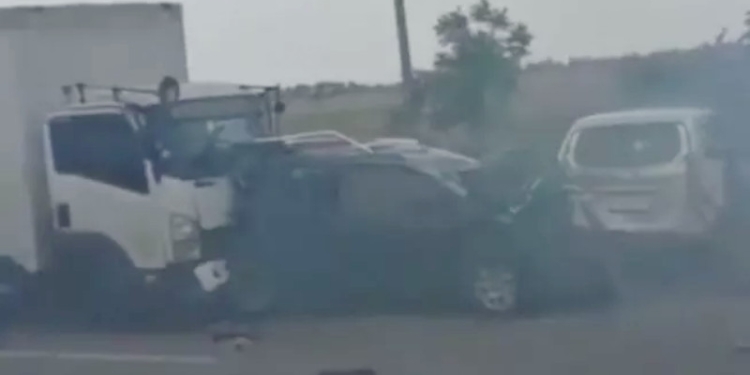 Kecelakaan beruntun di ruas tol Pejagan-Pemalang, Minggu (18/9/2022). [suara.com]
