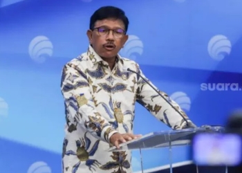 Deretan Pernyataan Kontroversial Menkominfo - Menteri Komunikasi dan Informatika (Menkominfo) Johnny G Plate memberikan keterangan pers terkait perkembangan pendaftaran PSE di Kantor Kominfo, Jakarta Pusat, Rabu (3/8/2022). [Suara.com]