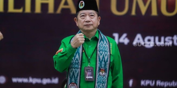 Umum Partai Persatuan Pembangunan (PPP) Suharso Monoarfa memberi sambutan saat Pendaftaran Partai Politik Calon Peserta Pemilu tahun 2024 di Kantor KPU, Jakarta Pusat, Rabu (10/8/2022). [Suara.com]