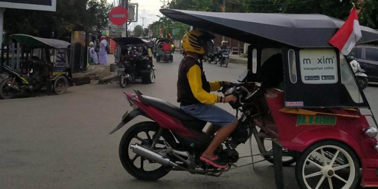 Kementerian Perhubungan resmi menaikkan tarif ojek online yang dibagi dalam tiga zona se-Indonesia seiring kenaikan harga BBM bersubsidi. (muhajir/gopos)