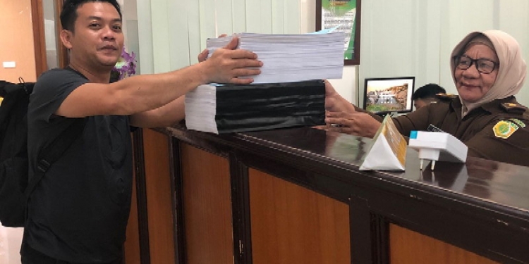 Ditreskrimum Polda Gorontalo telah mengirimkan berkas perkara tindak pidana penipuan penggelapan dengan tersangka Rahmat Ambo (RA) kepada Jaksa Penuntut Umum (Tahap I) pada Selasa (13/9/2022).