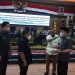 Ketua DPRD Kota Gorontalo, Hardi Sidiki menerima naskah Ranperda Perubahan APBD Kota Gorontalo tahun 2022. Senin (19/9/2022). (Sari/gopos)