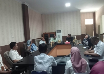 Dialog Aleg DPRD Kota Gorontalo dapil satu Kecamatan Kota Selatan - Hulonthalangi bersama Dinas PUPR Kota Gorontalo di kantor DPRD Kota Gorontalo, Rabu (31/8/2022). Foto: Sari/gopos