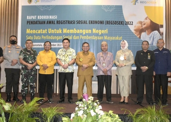 Ketua DPRD Kota Gorontalo, Hardi Sidiki (ke-lima dari kiri). Selasa (20/9/2022). Foto : Humas Pemkot Gorontalo