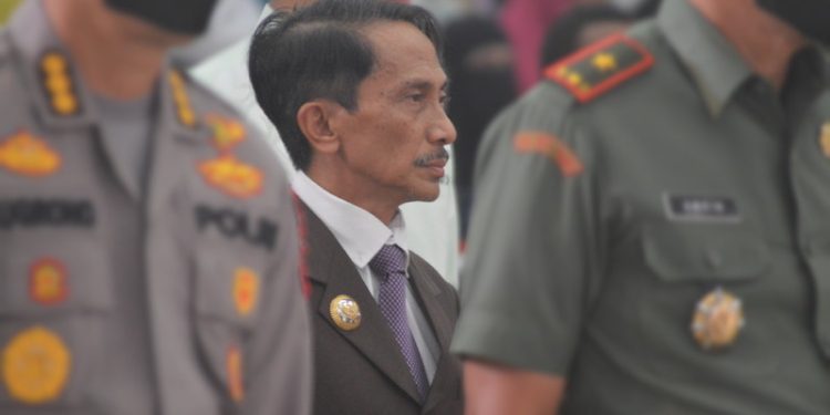 Bupati Gorontalo, Nelson Pomalingo saat menghadiri pelaksanaan Dies Natalis ke-59 Universitas Negeri Gorontalo. (Foto: Putra/Gopos)