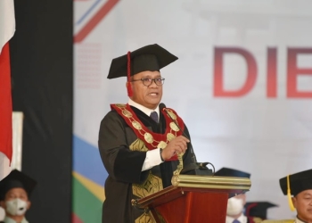 Rektor UNG, Eduart Wolok memberikan sambutan pada Perayaan Dies Natalis Ke-59 UNG, Jumat (16/9/2022) (Dok. UNG)