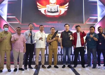 Penjabat Gubernur Hamka Hendra Noer saat membuka kejuaraan ESI Talk Piala Gubernur Gorontalo bertempat di gedung Belle li Mbui, Selasa (20/9/2022). Kejuaraan ini mempertandingkan empat cabang olahraga yakni mobile legend, free fire, PUBG dan efootball 2023. (Kominfo Provinsi Gorontalo)