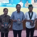 Wakil Ketua MPR, Fadel Muhammad, tengah bersama Bupati Gorontalo, Nelson Pomalingo (kedua kiri), Wakil Rektor Bidang Akademik UNG, Harto Malik (kanan), Akademisi UNG, Lukman Laliyo (kiri), dan Ketua HMI Gorontalo, Ari S. Kasim (kedua kanan) saat bicara buku bersama wakil rakyat, Selasa (27/9/2022) di UNG. (hasan/gopos)