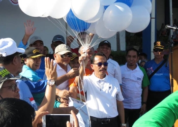 Kepala Dinas Perhubungan Provinsi Gorontalo, M. Jamal Nganro (kaos putih), bersama jajaran perhubungan di Provinsi Gorontalo mencanangkan Hari Perhubungan Nasional (Harhubnas)  tingkat Provinsi Gorontalo, Sabtu (10/9/2022). (Humas Dishub Provinsi Gorontalo)
