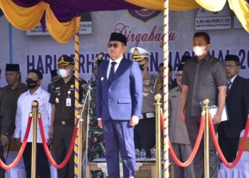 Penjabat Gubernur Hamka Hendra Noer saat memimpin upacara peringatan Hari Perhubungan Nasional (Harhubnas) tingkat Provinsi Gorontalo bertempat di halaman Museum Purbakala, Senin (19/9/2022). Foto–Fikri