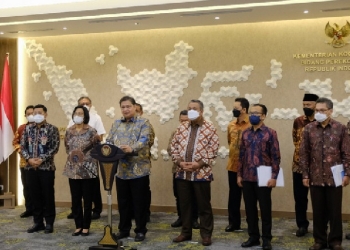 Menteri Koordinator Bidang Perekonomian Airlangga Hartarto memimpin Rapat Koordinasi Terbatas (Rakortas) pengendalian inflasi membahas harga pangan pada Kamis (1/9/2022).