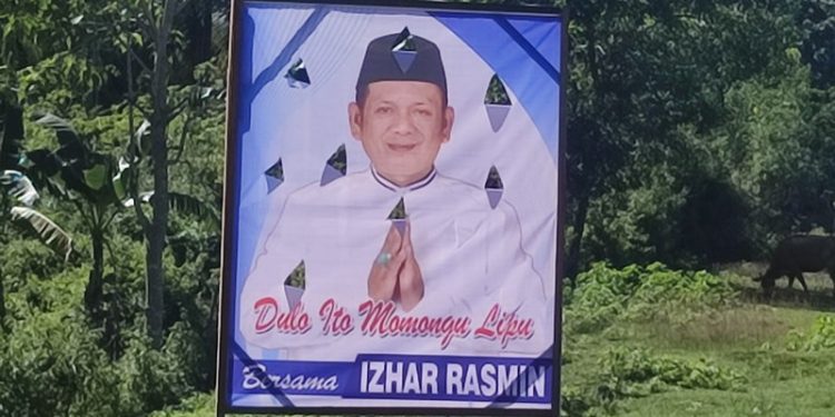 Baliho Izhar Rasmin mulai terpampang di sepanjang jalan GORR. Hal ini merupakan inisiatif para relawan dan Sahabat Izhar Rasmin.