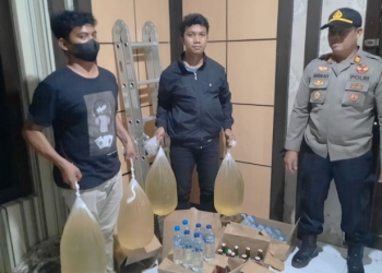 Kepolisian Resor (Polres) Gorontalo berhasil menyita ratusan botol miras berbagai jenis di Kecamatan Limboto Barat, Kabupaten Gorontalo saat OPS Pekat Otanaha II 2022, Sabtu malam (3/9/2022).