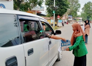 Himpunan Mahasiswa Jurusan (HMJ) Pendidikan Guru Madrasah Ibtidaiyah (PGMI) IAIN Gorontalo menggelar aksi sosial galang dana untuk korban banjir di Kecamatan Kwandang, Gorontalo Utara. (Foto: Istimewa)