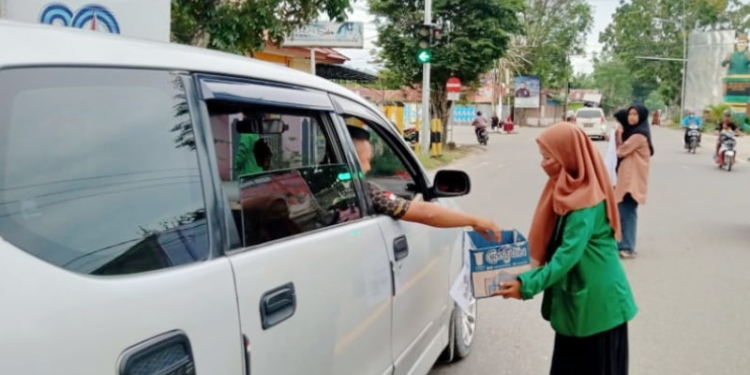 Himpunan Mahasiswa Jurusan (HMJ) Pendidikan Guru Madrasah Ibtidaiyah (PGMI) IAIN Gorontalo menggelar aksi sosial galang dana untuk korban banjir di Kecamatan Kwandang, Gorontalo Utara. (Foto: Istimewa)