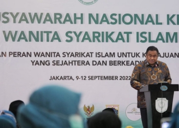 Rachmat Gobel saat memberikan pidato dalam acara pembukaan Musyawarah Nasional XI Wanita Syarikat Islam di Jakarta.
