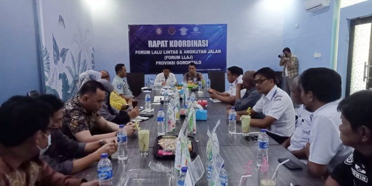 PT Jasa Raharja Gorontalo gelar rapat koordinasi Forum lalu lintas dan angkutan jalan Provinsi Gorontalo, di Grande Bistro Caffe and Resto, Kamis (15/9/2022). Foto: Sari/gopos