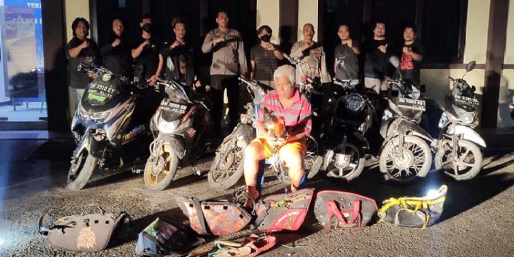 Tim Resmob Polres Bone Bolango berhasil mengamankan terduga pelaku judi jenis sabung ayam di Desa Molintogupo, Kecamatan Suwawa Selatan, Kabupaten Bone Bolango.