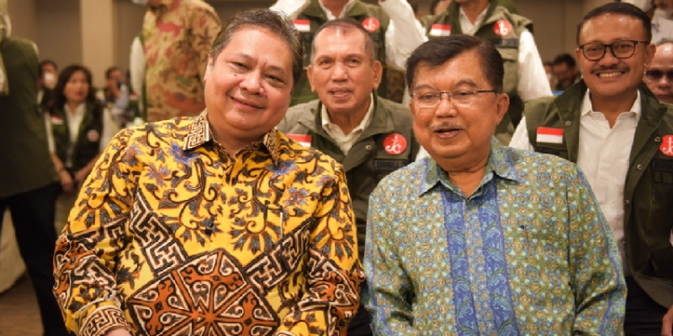 Airlangga Hartarto dan JK saat silaturahmi nasional Jenggala Center di Hotel JS Luwansa, Kuningan, Jakarta Selatan, Jumat malam (16/09/2022).