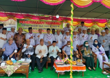 Kegiatan penerimaan secara resmi jamaah haji asal Kabupaten Gorontalo Musim haji 1443 H/2022 M oleh Pemerintah Daerah Kabupaten Gorontalo yang dirangkaikan dengan Penerimaan Kafilah MTQ Kabupaten Gorontalo, di Kelurahan Bongohulawa, Kecamatan Limboto, Kabupaten Gorontalo, Ahad siang (11/9/2022). (Foto: Putra/Gopos)