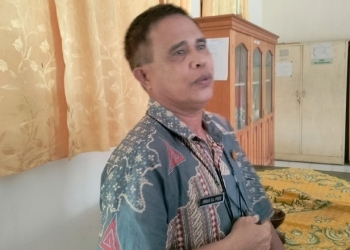 Kepala Sekolah SMP Negeri 1 Limboto, Irwan Podu saat ditemui Jumat (23/9/2022). Foto: Putra/Gopos