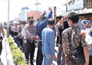Kapolres Gorontalo Kota, AKBP Ardi Rahananto pastikan aparat Kepolisian tidak bersenjata tajam, Jum'at (9/9/2022). Foto: Humas Polres Gorontalo Kota.