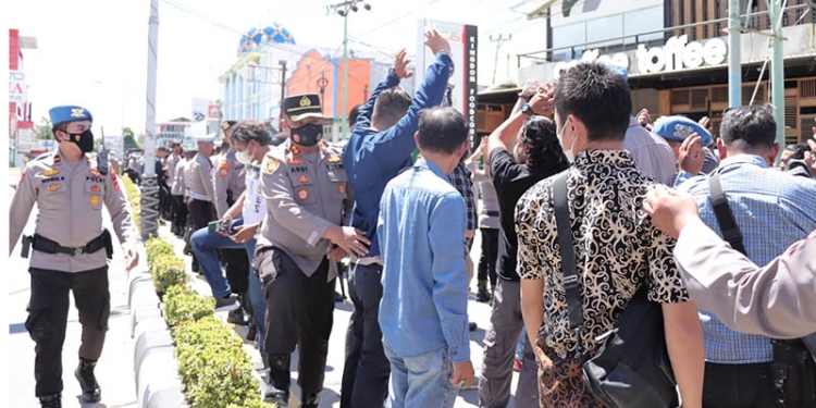 Kapolres Gorontalo Kota, AKBP Ardi Rahananto pastikan aparat Kepolisian tidak bersenjata tajam, Jum'at (9/9/2022). Foto: Humas Polres Gorontalo Kota.