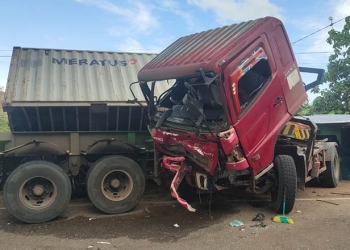 Kecelakaan truk kontainer yang terjadi di Desa Putiana, Kecamatan Anggrek, Gorontalo Utara.