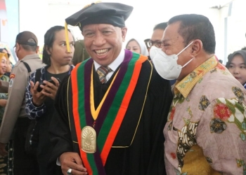 Ketua DPRD Provinsi Gorontalo, Paris RA Jusuf bersama Menpora RI, Zainudin Amali usai pelaksanaan sidang senat  terbuka dalam rangka Dies Natalis ke-59 UNG, Jumat (16/9/2022) (hengki/hms)